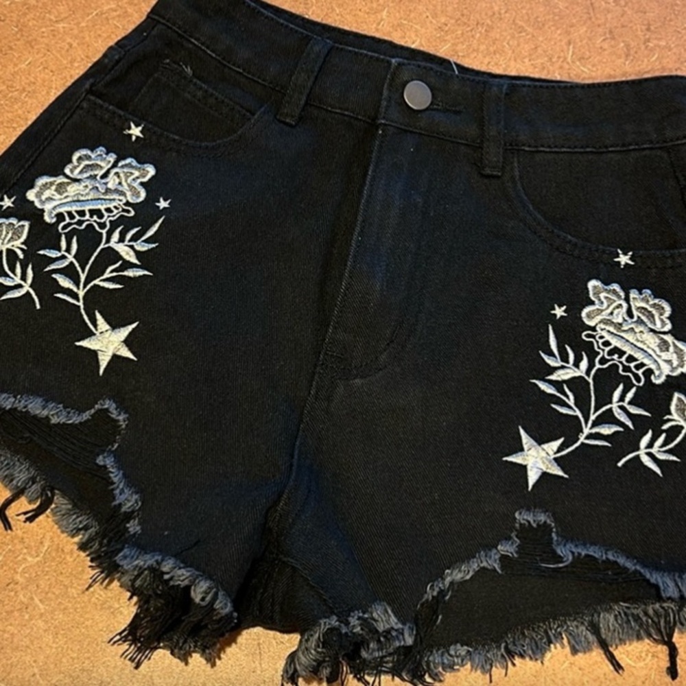 12th Tribe Gracelyn Embroidered Jean Shorts - Picture 1 of 1